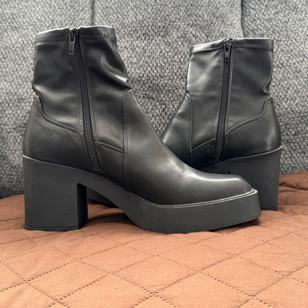 Madden Girl Black Chunky Heel Boots
Size 10
New w/o tags
